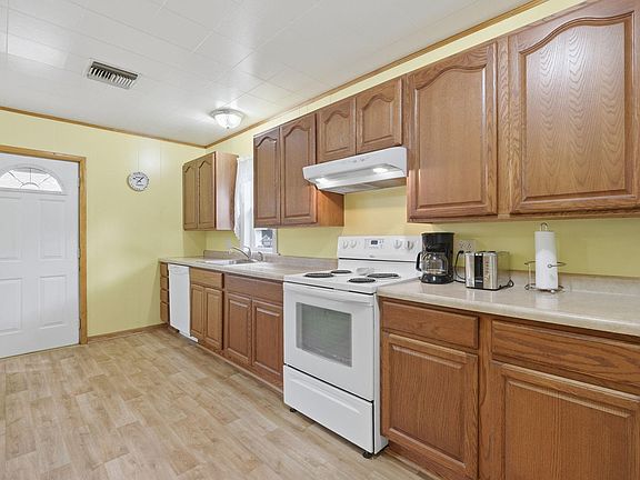 3rd image of 4603 6th St NE