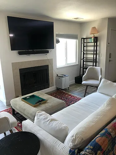 271 Alexandra Dr Photo 1