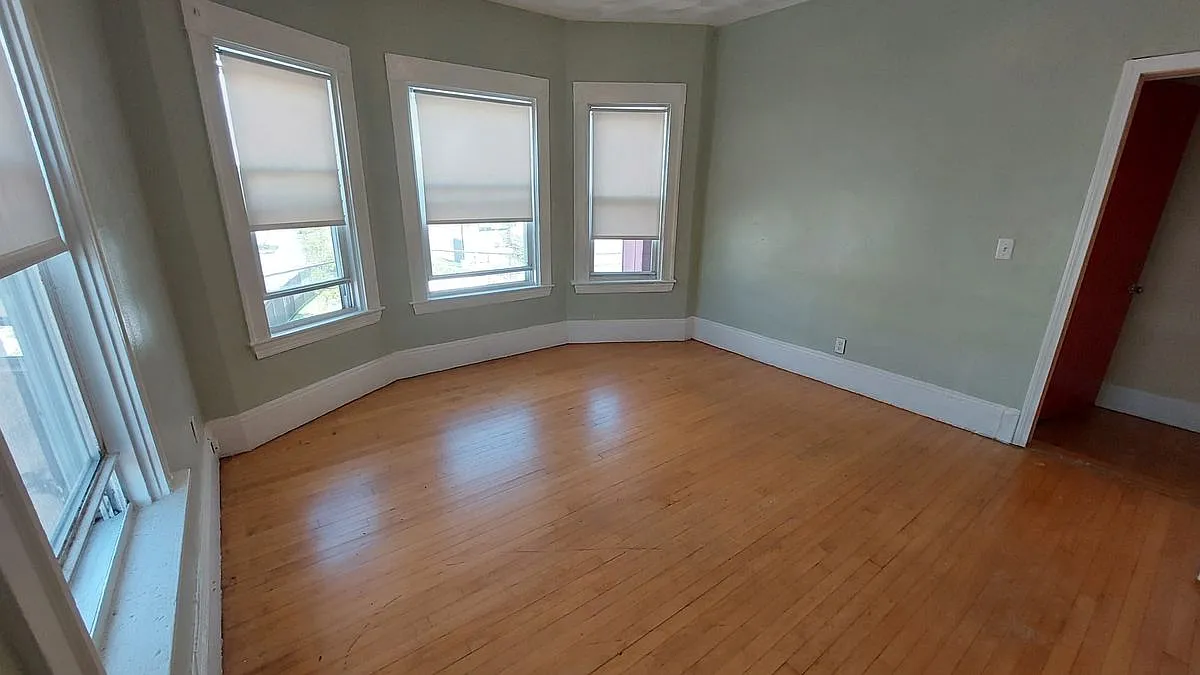 6 bed, 3.0 bath, 1531 sqft, $3,100 — Photo 2