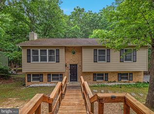 237 Lakeview Dr, Cross Junction, VA 22625