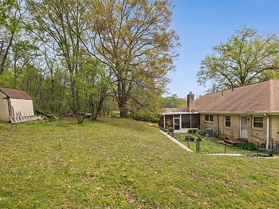 5th image of 284 Singingwood Dr