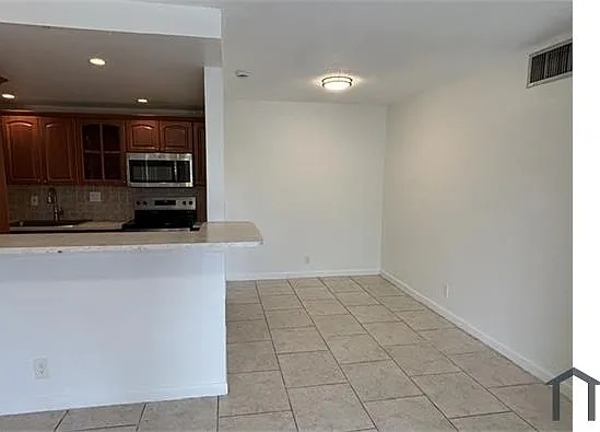 2 bed, 785 sqft, $1,775 — Photo 3