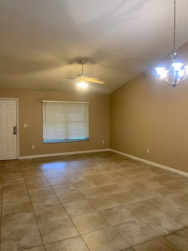 Conveniently located - Three bedroom two bath one car garage townhome - Cyprus Knoll Subdivision — Photo 2