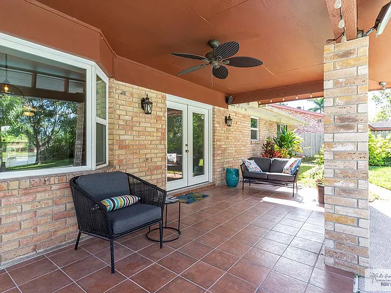 328 Creekbend Dr — Photo 19