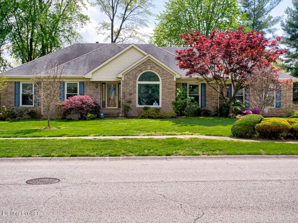 9804 Colonnades Pl, Jeffersontown, KY 40299