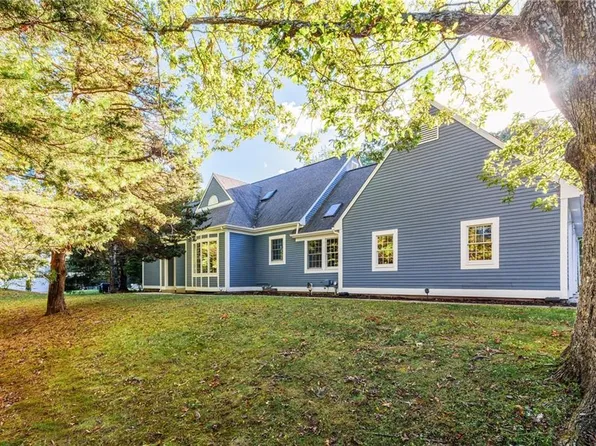 85 Sheep Farm Dr, East Greenwich, RI 02818