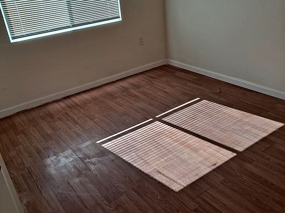 2nd image of 521 Hall St #521