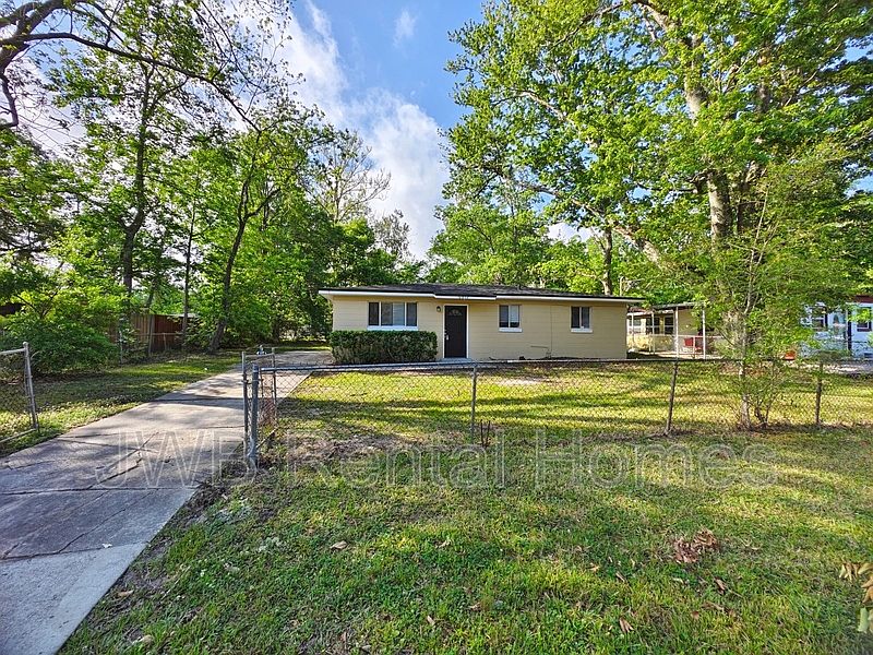 1st image of 6812 Jack Horner Ln