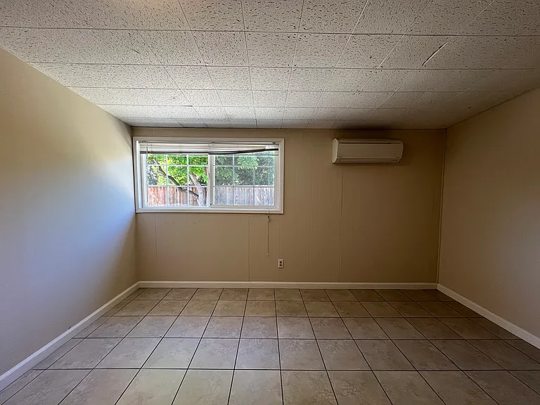273 Staples Ave — Photo 16