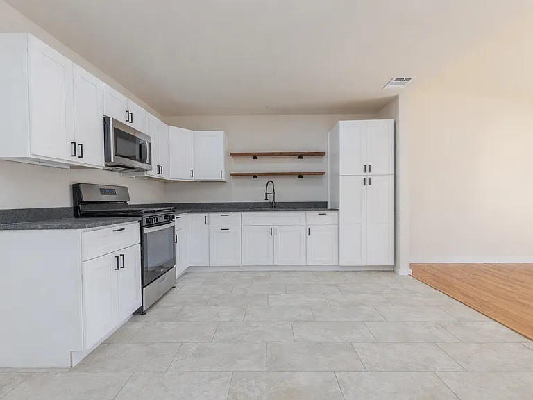 306 Westmoreland Dr — Photo 3