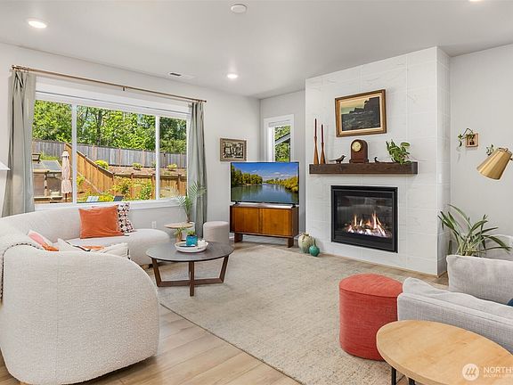 4th image of 18553 Sawgrass Drive NE