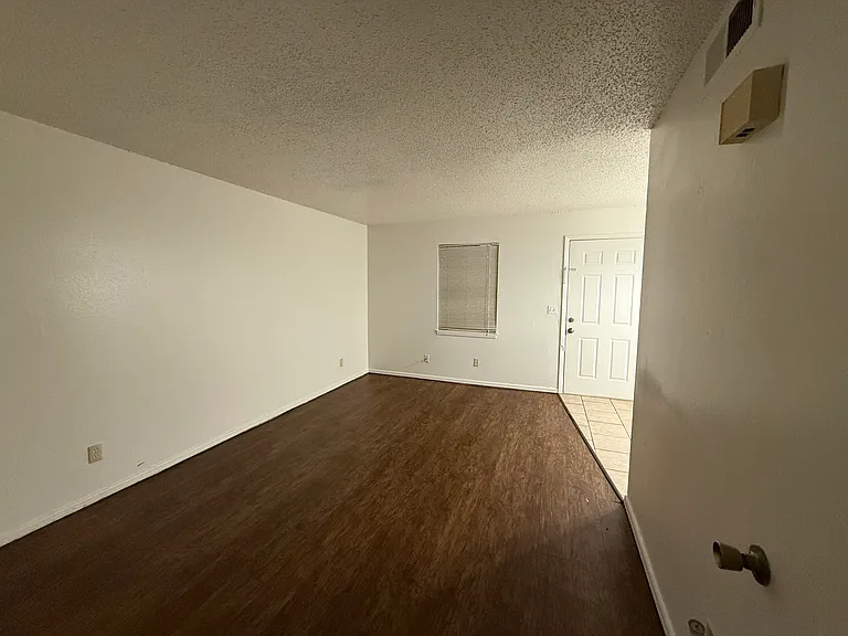 Peartree Apartments — Photo 10