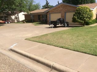 108 Sandalwood Ln, Levelland, TX 79336