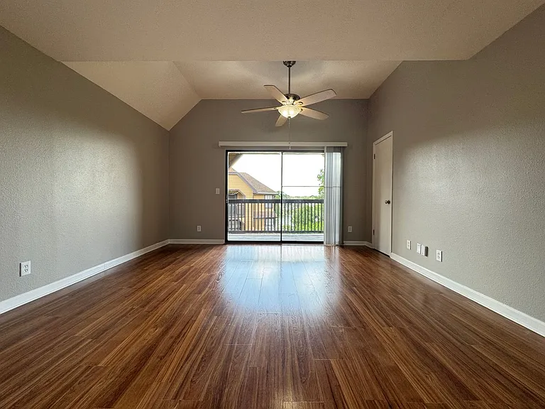390 Lake Placid Ct #303 — Photo 6