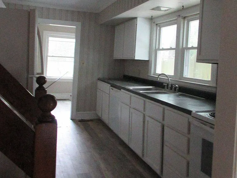 115 S Rotary Ave — Photo 2