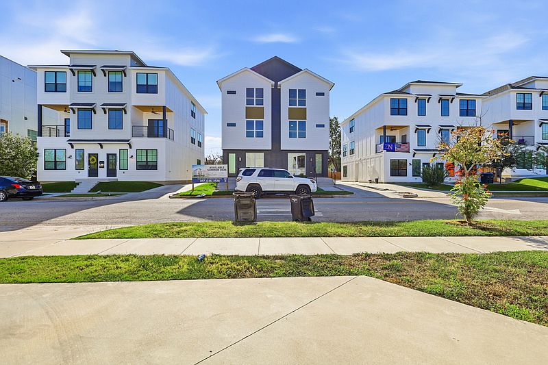 1st image of 2337 Benbrook Blvd