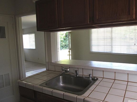 5th image of 3220 Mayfair Dr