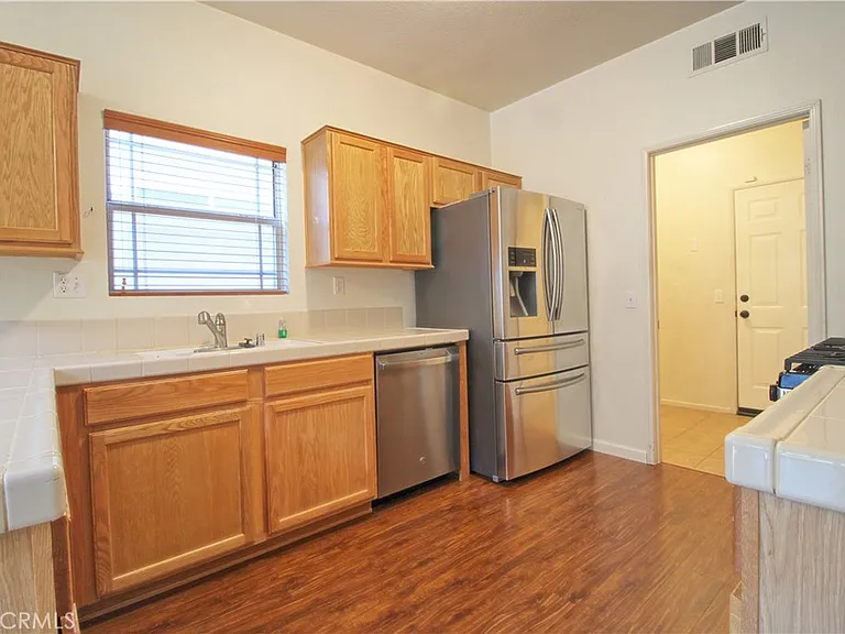 93 Orangewood Ct — Photo 7