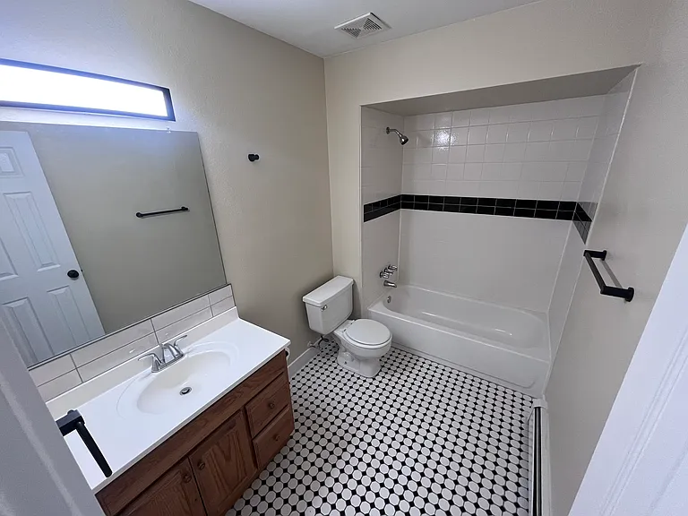 1402 Emery Ct #1 — Photo 12