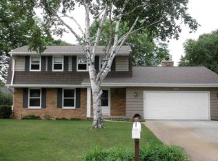 3261 Normandy Ln, Green Bay, WI 54301