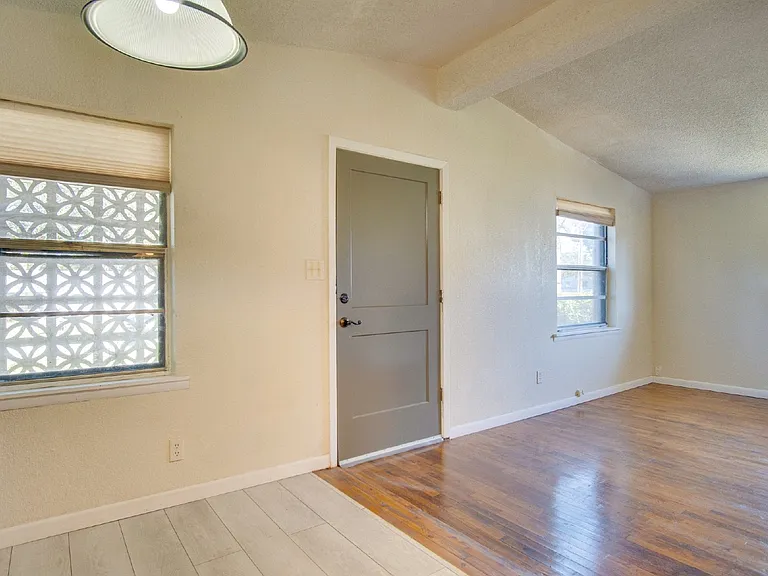 3411 W Yonge St — Photo 13