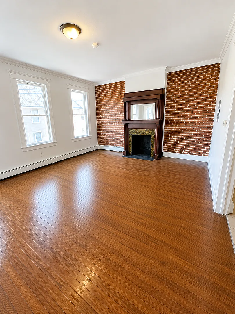 Cozy Updated Studio Apartment for Rent — Photo 2