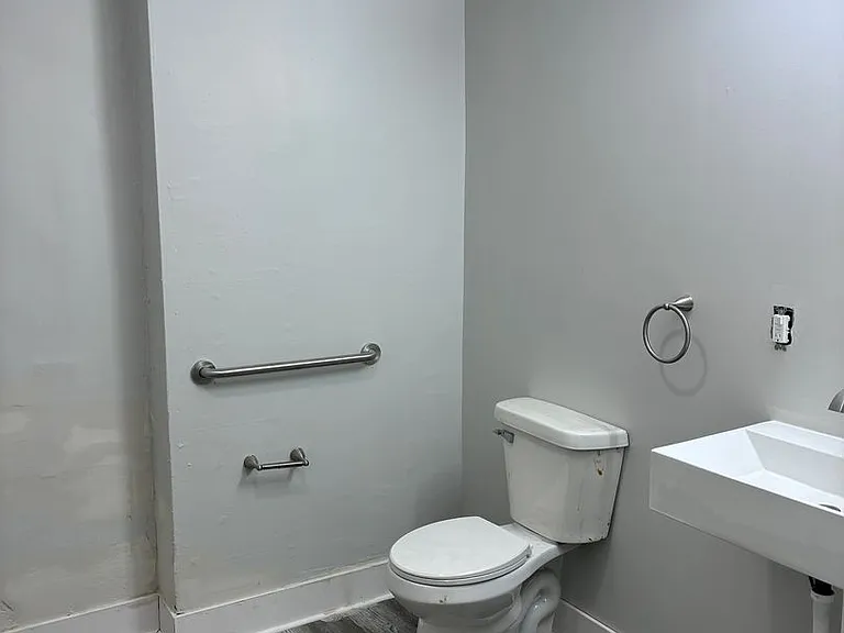 5520 W North Ave — Photo 25