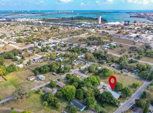 1002 Avenue E E, Fort Pierce, FL 34950