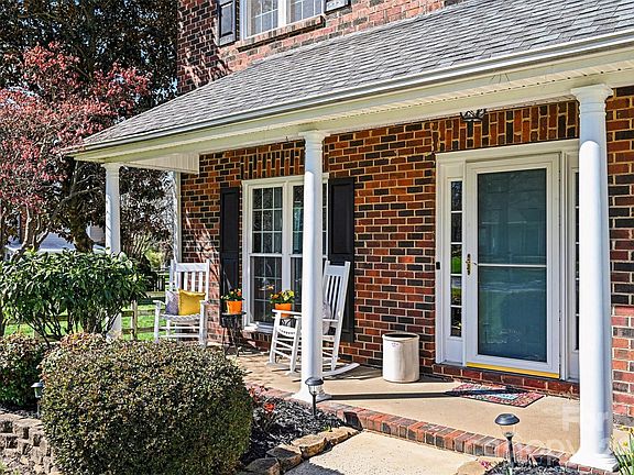 4th image of 586 Gatsby Pl NW
