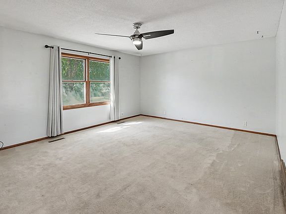 2nd image of 52 Brook Cir