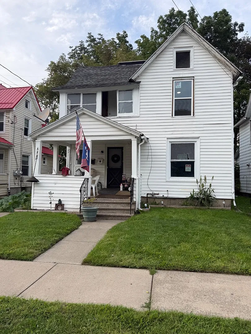 59 Endicott Ave - unit 2 — Photo 1