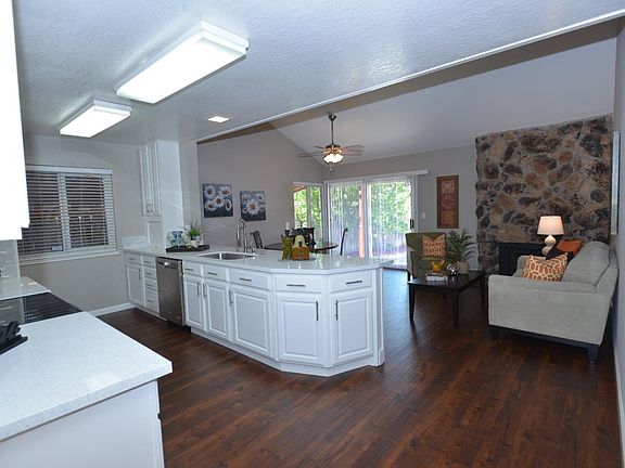 3rd image of 8341 Peachtree Ave