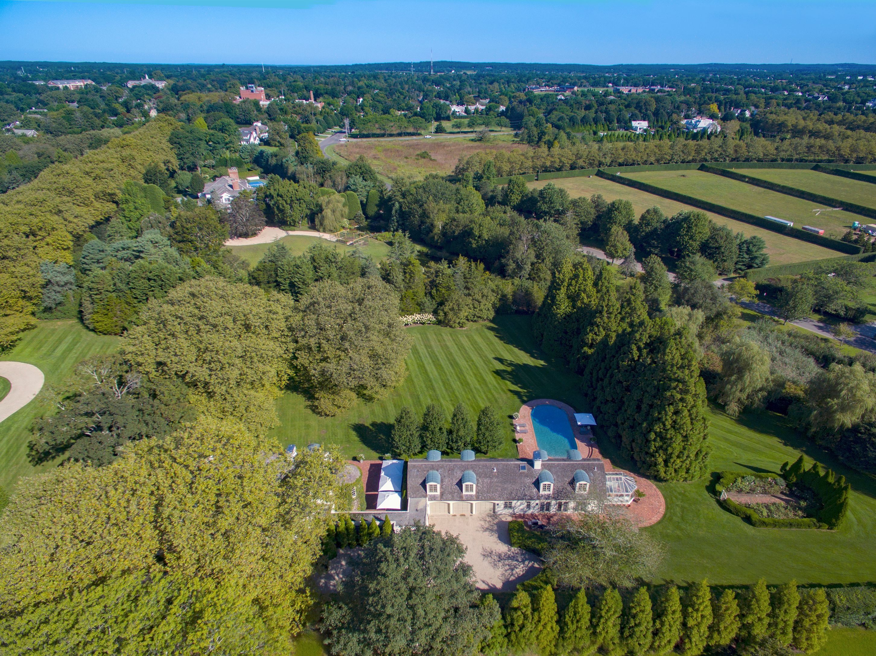 80 Wyandanch Ln, Southampton, NY 11968 Out East