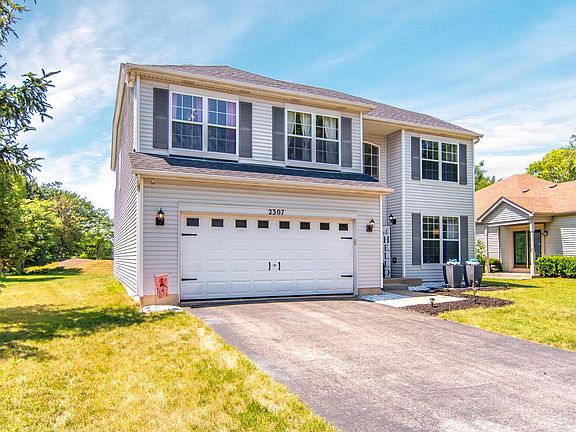 2nd image of 2307 Applewood Ct