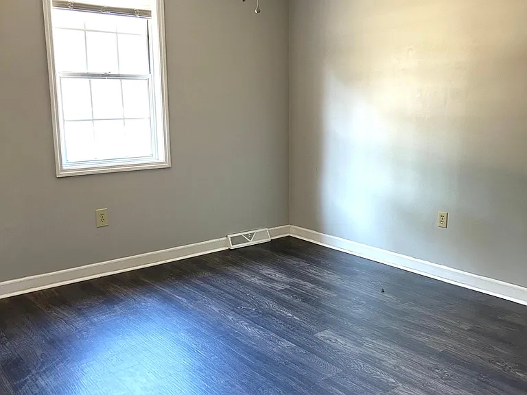 314 Barry Dr — Photo 8