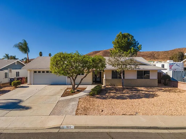 28461 Portsmouth Dr — Photo 36