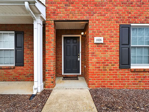 2nd image of 1026 Wolves Den Pl