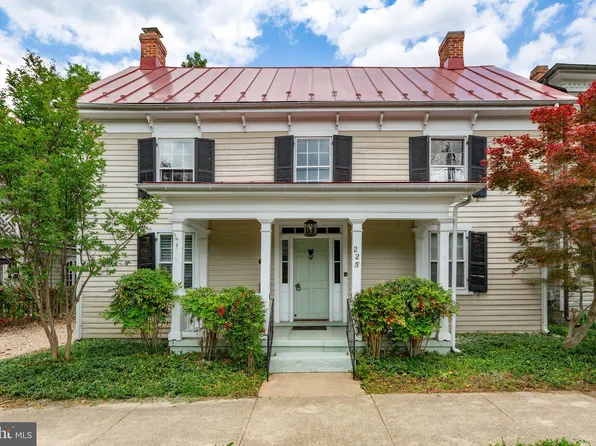 225 Princess Anne St, Fredericksburg, VA 22401