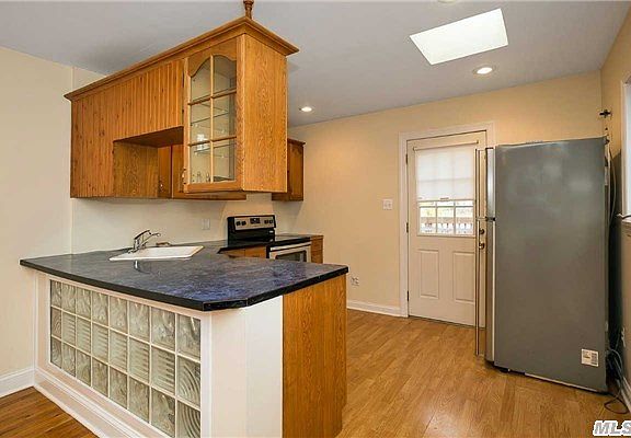 4th image of 156 Grand Blvd