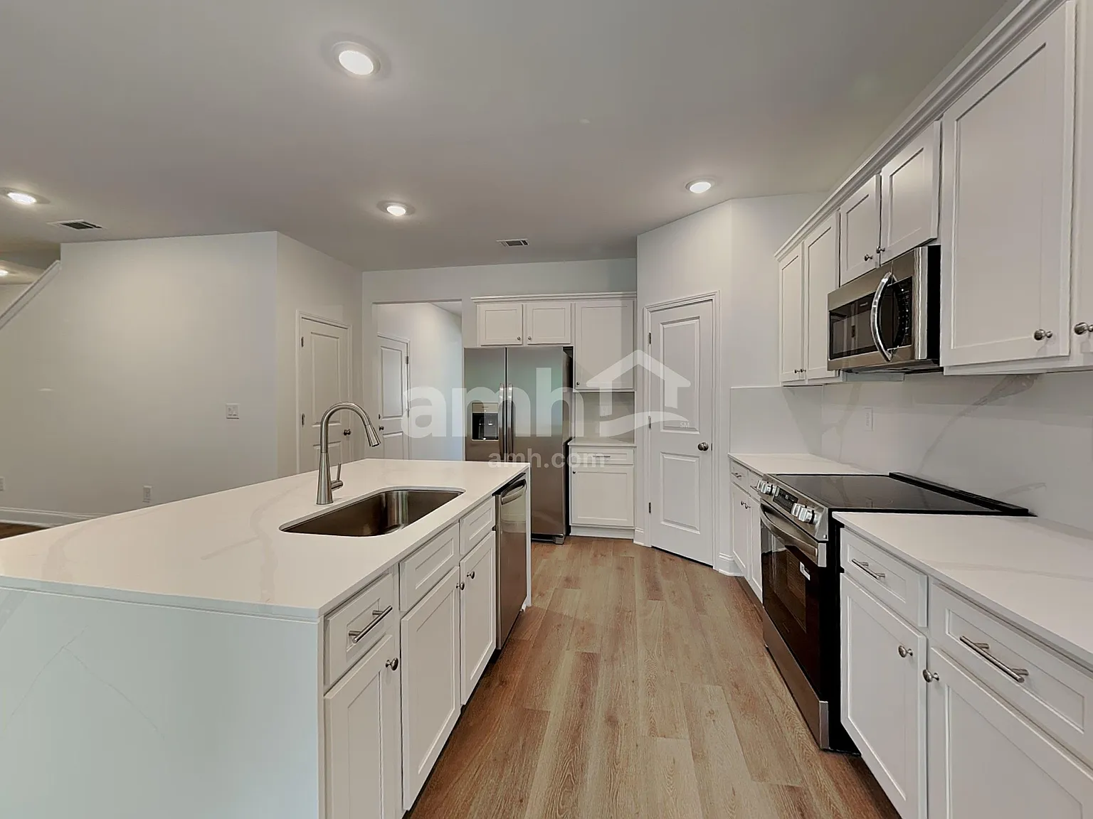 4 bed, 2.5 bath, 2293 sqft, $2,505 — Photo 3