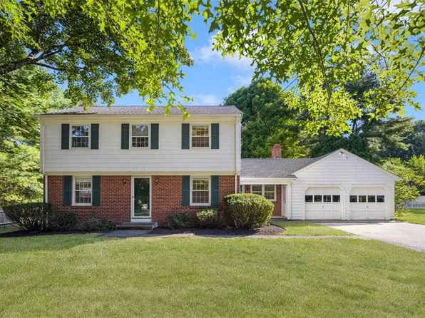 8 White Pine Dr, Cumberland, RI 02864