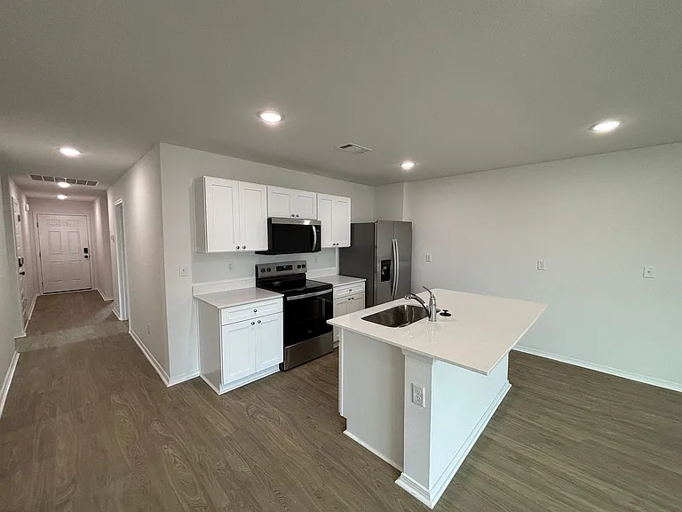 213 Preston Ln — Photo 9