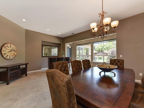 4th image of 815 Vanderbilt Ct