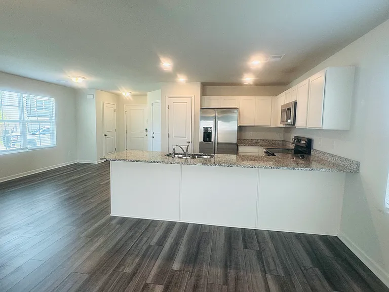 121 Kings Parish Ct — Photo 5