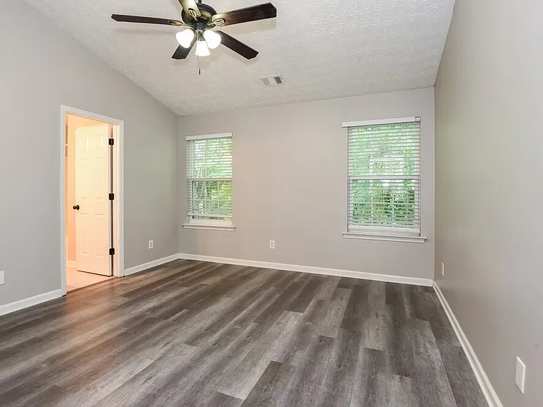 124 Drury Ln — Photo 10