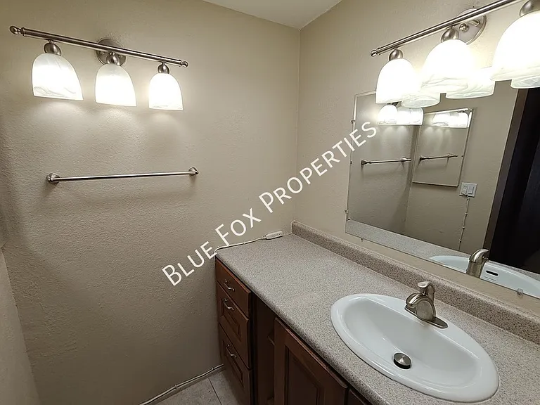 2618 S Camino Seco — Photo 28
