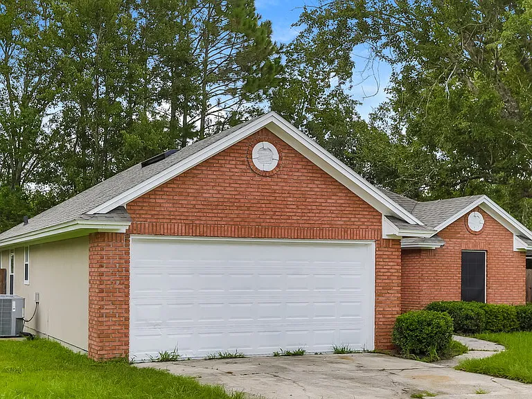 1804 Sherwood Dr — Photo 4