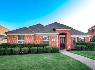 303 Touchdown Dr, Irving, TX 75063