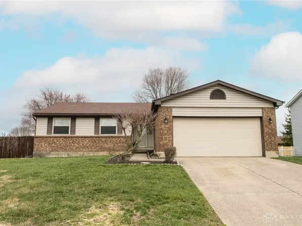 1023 Meadowrun Rd, Englewood, OH 45322