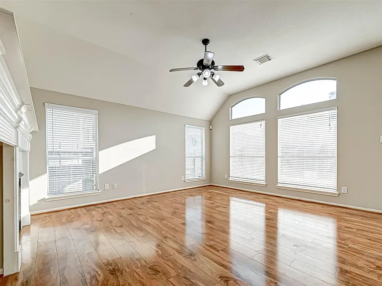 21923 Shady Heath Ln — Photo 32